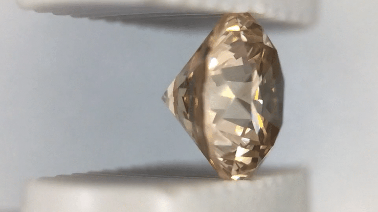 0.55 Carat Pale Apricot Color Natural Loose Fancy Light Brown Diamond | Round Brilliant VVS2 Clarity - Item: D262 - Image: 2