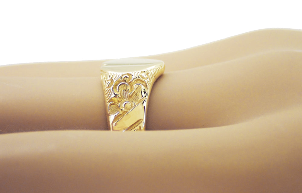 Victorian Heart Shape Scrolls and Flowers Heavy Signet Ring in 14K Yellow Gold For a Man - Item: R659 - Image: 6