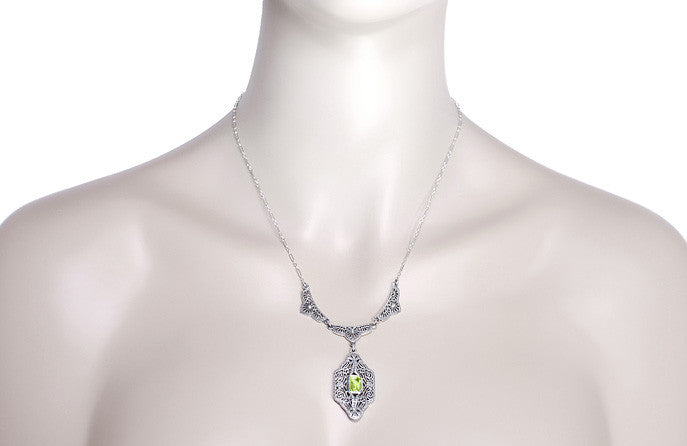Art Deco Filigree Peridot Dangle Drop Pendant Necklace in Sterling Silver - Item: N124PER - Image: 3