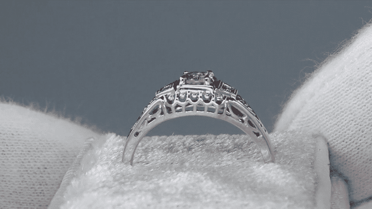 1920's Pink Sapphire and Diamonds Filigree Art Deco Engagement Ring in Platinum - Item: R228PPS - Image: 4