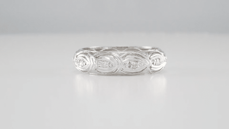 Art Deco Filigree Scallop Ovals and Diamonds Antique Wedding Ring in Platinum - Size 6 - Item: R1014 - Image: 3