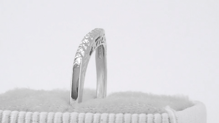 Art Deco Crown of Leaves Curved Filigree Engraved Wedding Band in Platinum - Item: WR299P1 - Image: 5