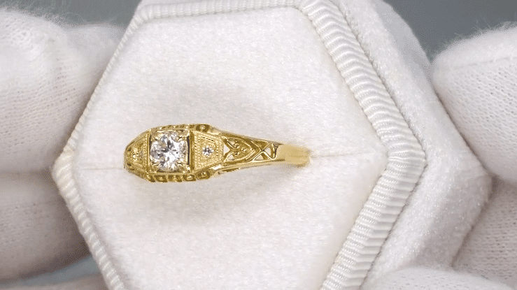 Art Deco Filigree Diamond Engagement Ring in 14 Karat Yellow Gold - Item: R640Y - Image: 7
