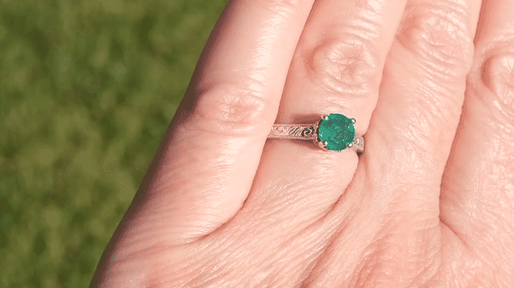 Crown Scrolls Filigree Art Deco 1 Carat Emerald Solitaire Engagement Ring in 18 Karat White Gold - Item: R199PRW1E - Image: 4