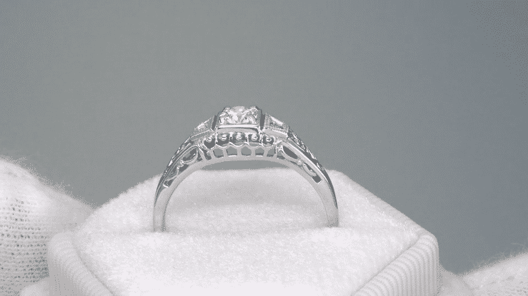 Dainty Art Deco Filigree Diamond Engagement Ring in 14 Karat White Gold - Item: R640 - Image: 7