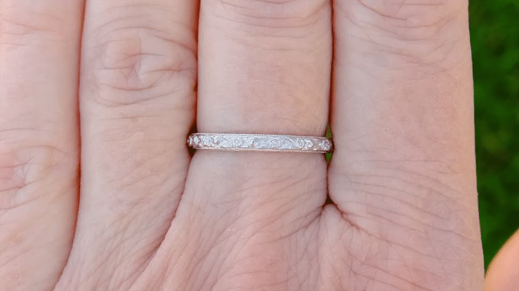 Edwardian Roses and Leaves Engraved Antique Design Wedding Band in White Gold - Item: R268W10-15 - Image: 3
