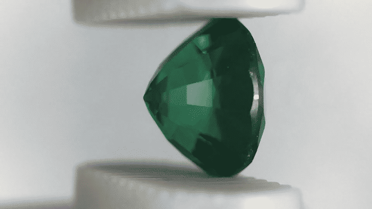 Stunning 6mm Round Jade Green Lab Grown Emerald | 0.79 Carat - Item: ESYN003298 - Image: 3