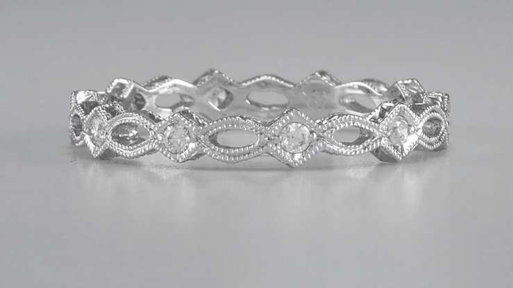Art Deco Filigree Hand Engraved Diamond Wedding Ring in Platinum - Item: R458 - Image: 4