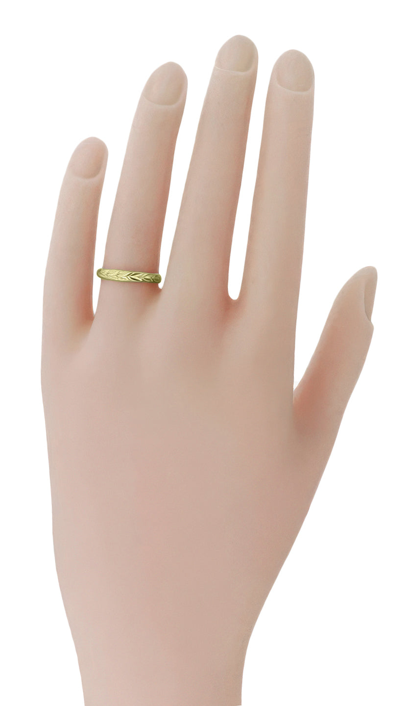 Art Deco Carved Maile Leaves Antique Style Wedding Ring in Yellow Gold - Item: R819Y10 - Image: 3