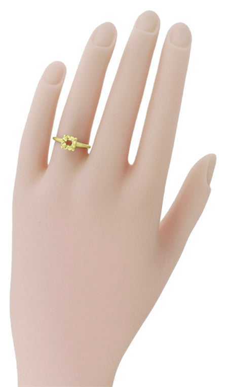 R849Y on a ladies hand