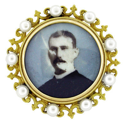 Victorian Portrait Antique Brooch in 14 Karat Gold