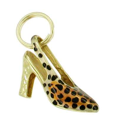 A 14 karat yellow gold slingback pump shoe charm with a leopard enamel pattern. This vintage charm is circa 1970's. C242