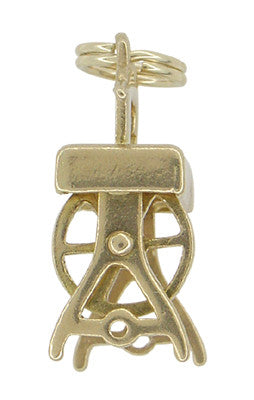 Antique Sewing Machine Charm in 14 Karat Gold - Item: C575 - Image: 2
