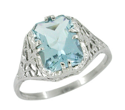 1920's Art Deco Filigree Rectangular Aquamarine Ring in Platinum