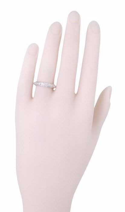 Vintage Retro Moderne Scallop Edge Diamond Wedding Band in Platinum - Size 7 - Item: R566 - Image: 2