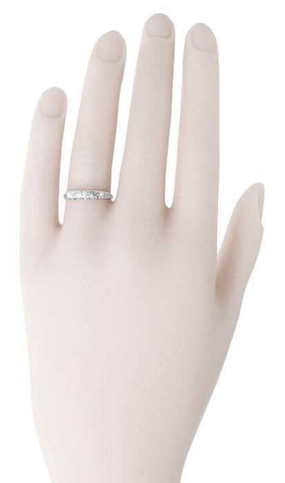 R822 on a Ladie's Hand