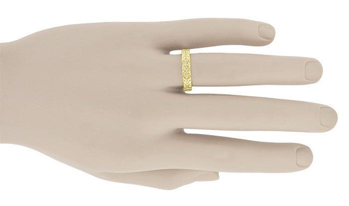 Jadan 1950's Vintage Design Gent's Diamond Wedding Band in Yellow Gold - Item: R852Y10-LC - Image: 3