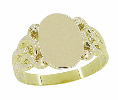 Art Nouveau Sculptured Vines Oval Signet Ring in Yellow Gold