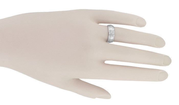 ArtCarved Vintage Wedding Band in 14 Karat White Gold - Item: R918 - Image: 3