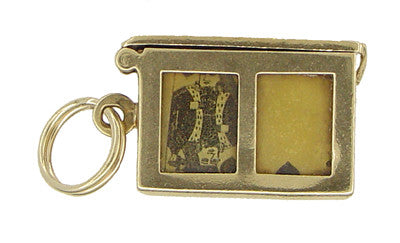 Opening Movable Deck of Cards Charm in 14 Karat Gold - Item: C367 - Image: 4
