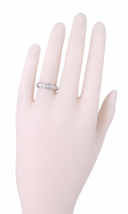 Art Deco Filigree Scallop Ovals and Diamonds Antique Wedding Ring in Platinum - Size 6 - Item: R1014 - Image: 2