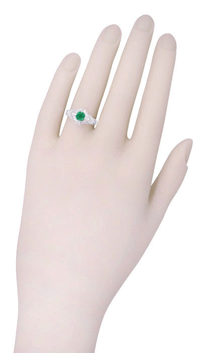 Art Deco Emerald Engraved Filigree Ring in Platinum - Item: R410 - Image: 4