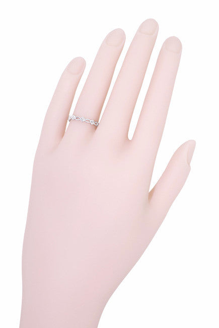 Art Deco Filigree Hand Engraved Diamond Wedding Ring in Platinum - Item: R458 - Image: 3