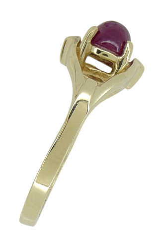 Oval Ruby Cabochon Vintage Ring in 14 Karat Gold - Item: R926 - Image: 4