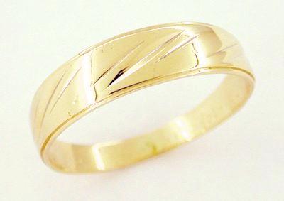 1970's Men's Tapered Wedding Band Ring in 14 Karat Yellow Gold